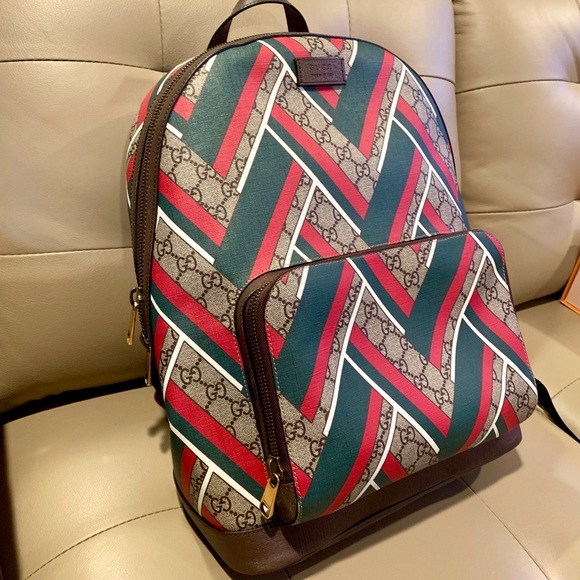 Host pick 🥰Auth Gucci GG Supreme Chevron backpack - Picture 2 of 8